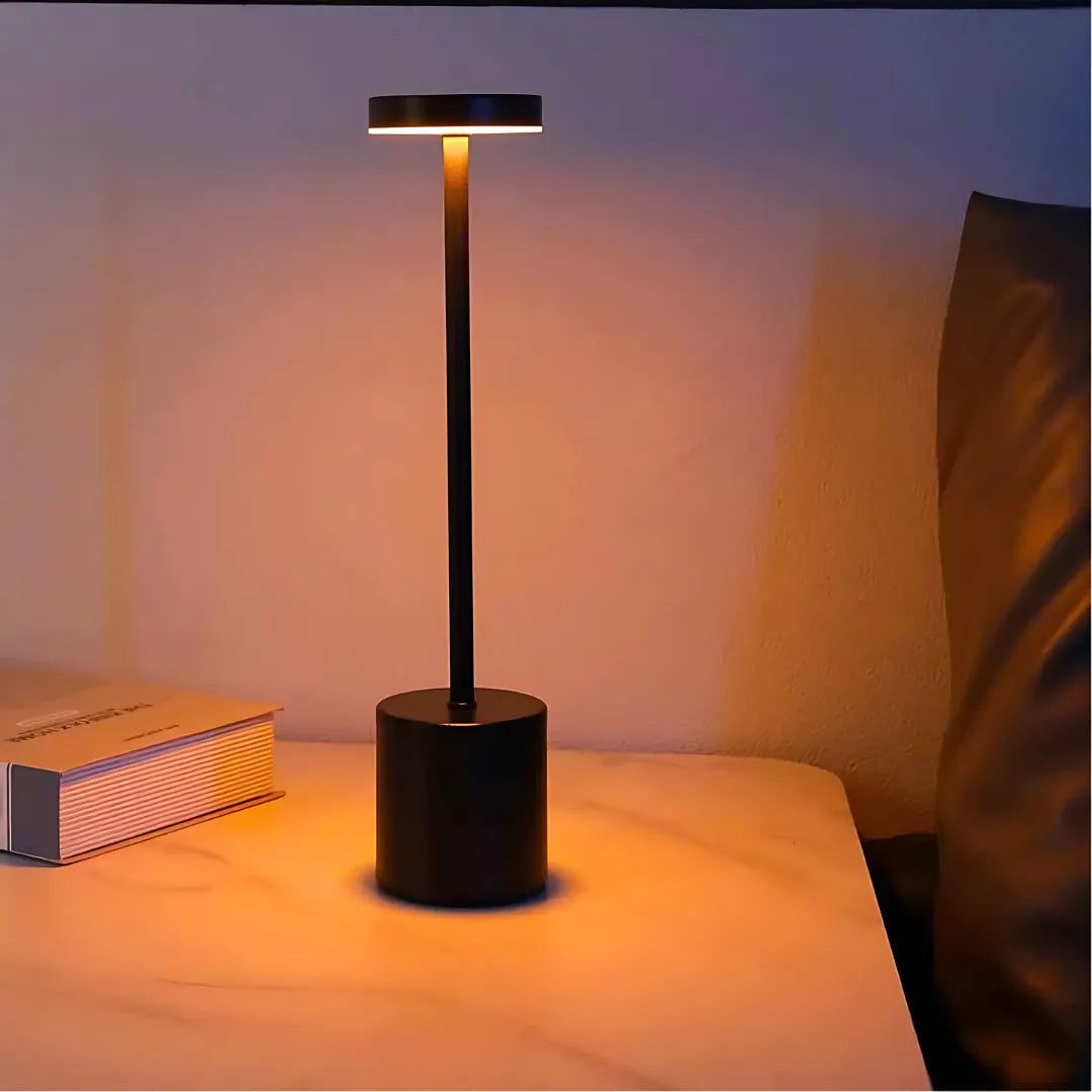 Luminária de Mesa LED com Design Minimalista - OCF
